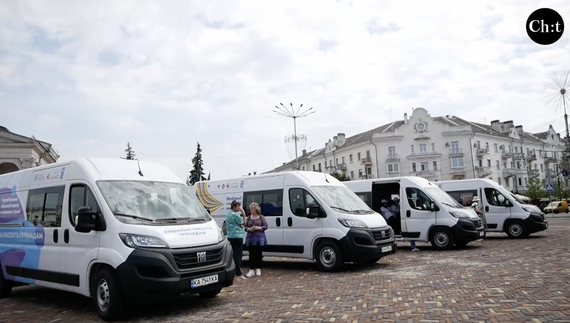 Допомога ООН і Канади: громадам Чернігівщини передали спеціалізовані мікроавтобуси