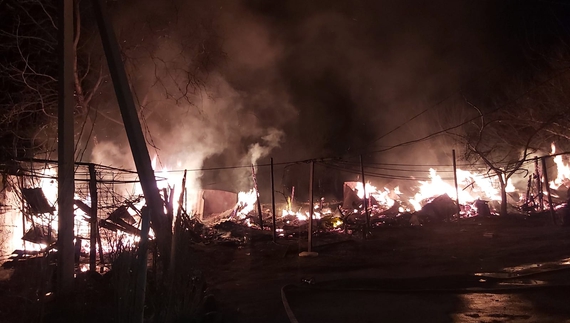 Палаючі будинки та завали: як працюють рятувальники у Чернігові