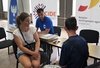 Катерина з сином принесли документи для вступу на будівельну спеціальність