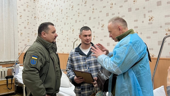 Дмитро Брижинський відвідав поранених добровольців
