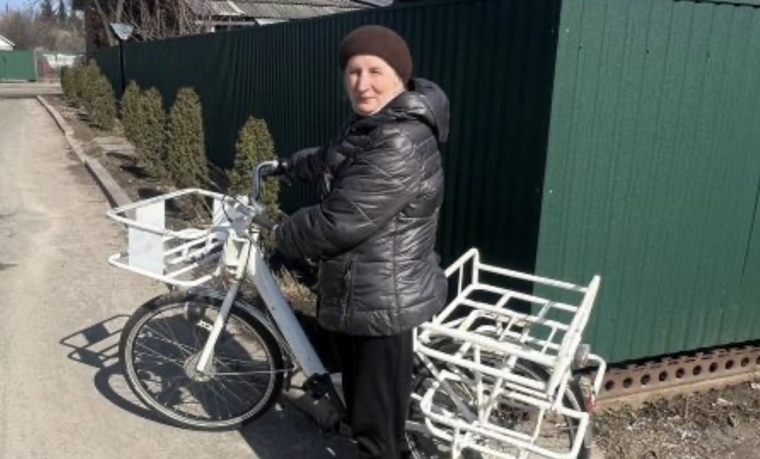 Беушні, але хороші: соцпрацівники з Городнянської громади отримали велосипеди