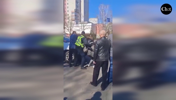 «Спецоперація»: чому затримання водія у Чернігові мало не перетворилось на масову бійку?