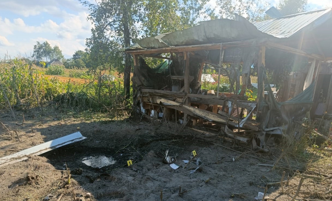 Безпілотник влучив у двір - поранені двоє жінок. Що відомо про їхній стан