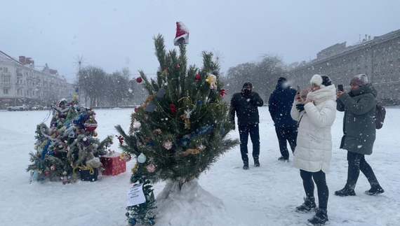 Хто вкрав у чернігівців Різдво: у місті встановили народну ялинку