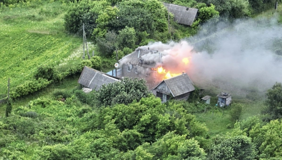 Пожежа у селі Новгород-Сіверської громади. 30 червня 2025 року. Фото джерела ЧЧ