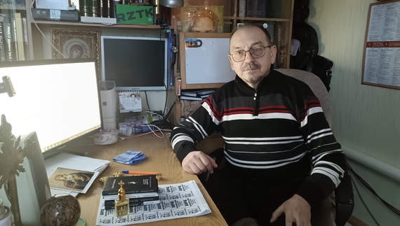 Гаджети в церкві і церква в гаджетах. Чи можна так - пояснює священник