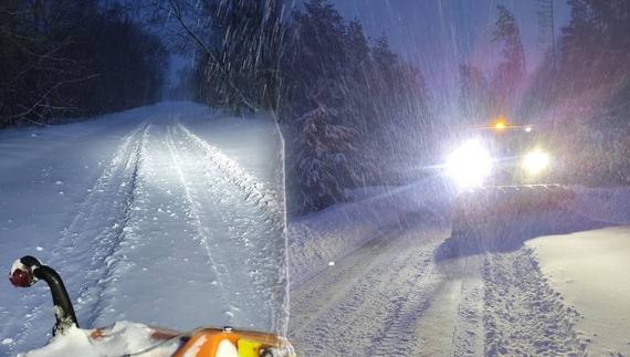 Чернігівщину засніжило: яка ситуація на дорогах