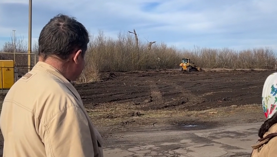 На місці, де поховані вбиті голодом, працює будівельна техніка: як реагує музей і місцева влада?