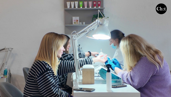 Вимкнення світла на працю дівчат майже не впливають