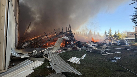 Пожежа після удару по підприємству. Чернігівщина. Квітень 2026 року