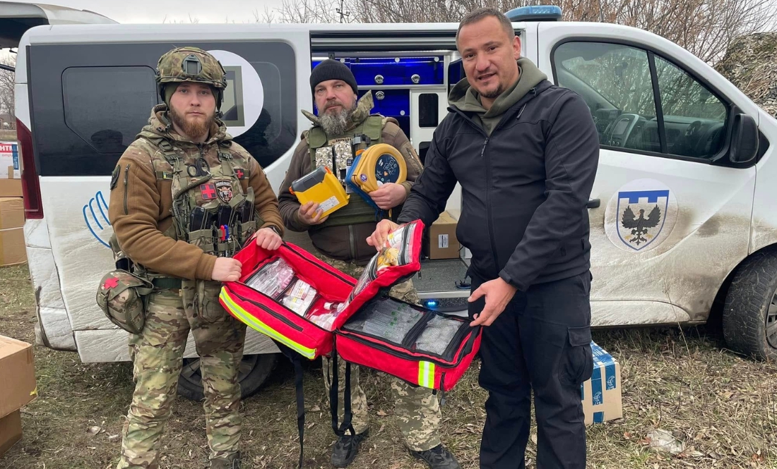 Чернігівським тероборонцям, які воюють на східних рубежах, передали реанімобіль