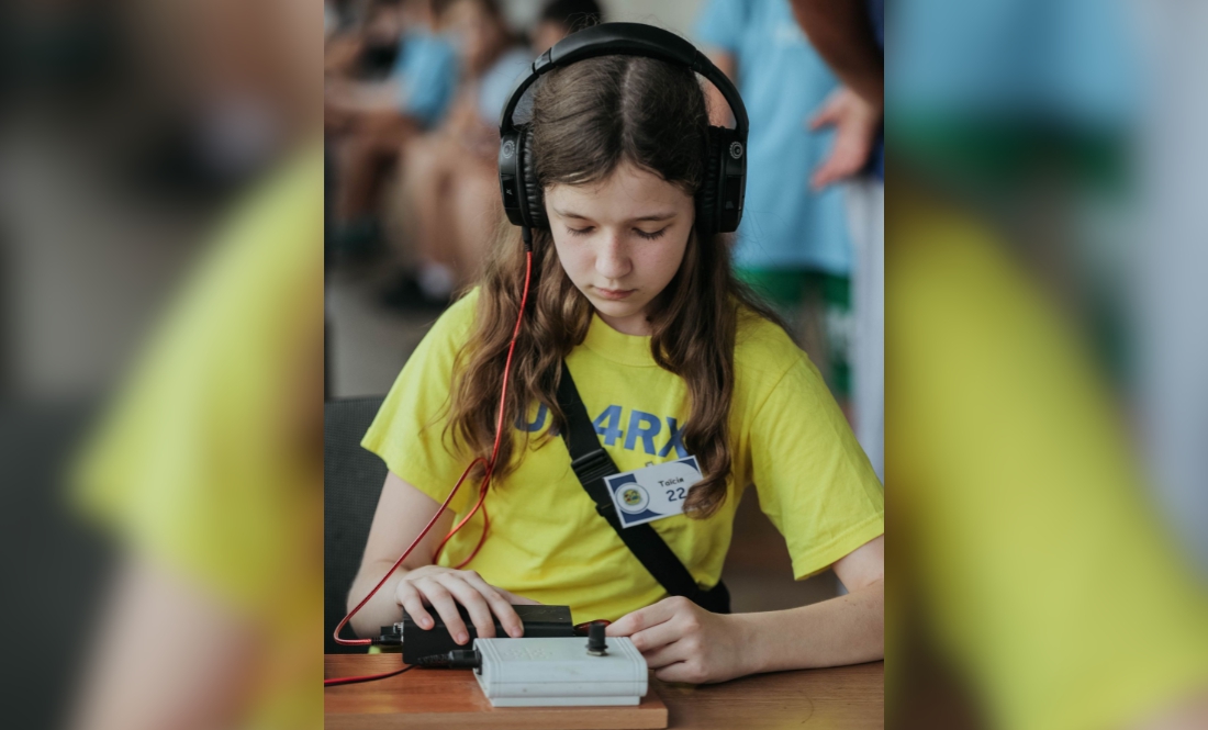 Радистка Тая: школярка з Чернігівщини здобула подвійне "золото" з прийому та передачі морзянки