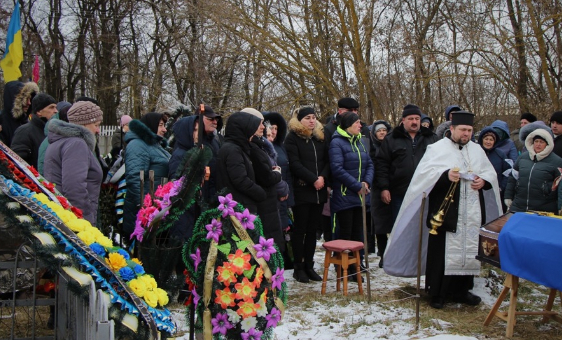 У Нових Боровичах на Сновщині поховали 49-річного Валерія Смолягова