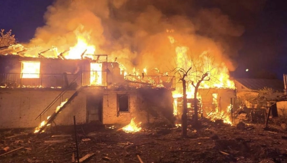 Російський удар по житловій забудові Чернігова: двоє загиблих