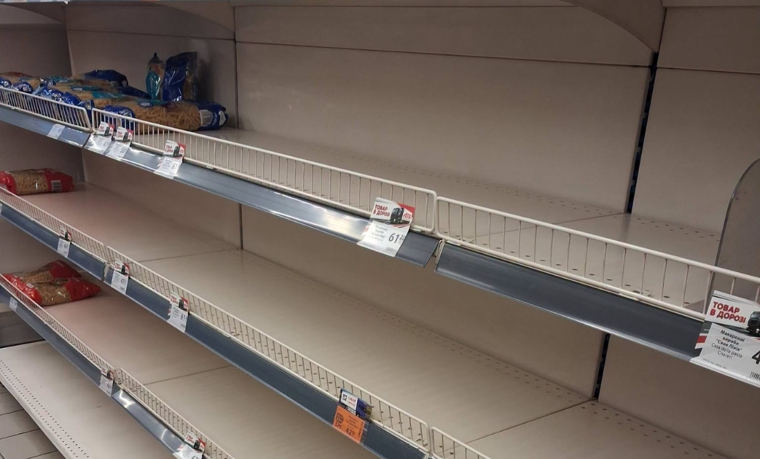 Полиці одного з супермаркетів Чернігова. Фото: газета "Вість"