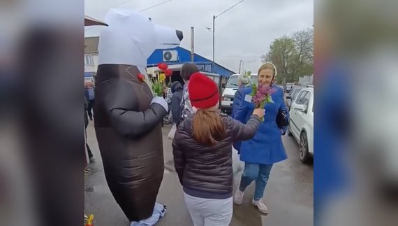 Діти волонтерської організації «Українські бандерики» в Бахмачі збирали кошти на вогнегасники