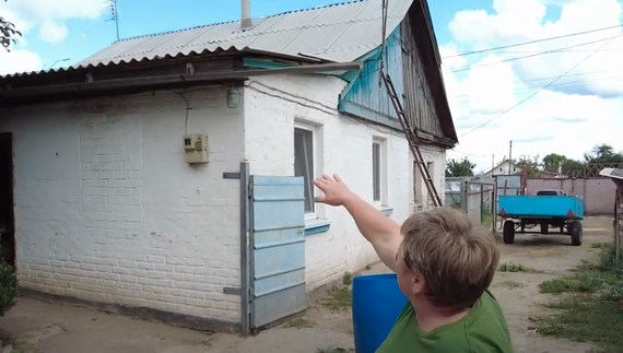 Будинок затопило після зливи: жителька Чернігова поскаржилась на відремонтований після обстрілів дах