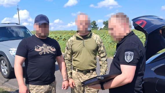 За $4 тисячі: на Чернігівщині військовий намагався вивезти мобілізованого з частини