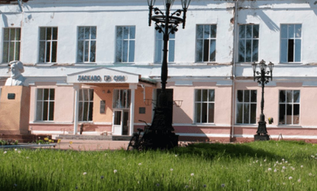 Ліцей ім.Ушинського, Новгород-Сіверський. Фото 2022 року