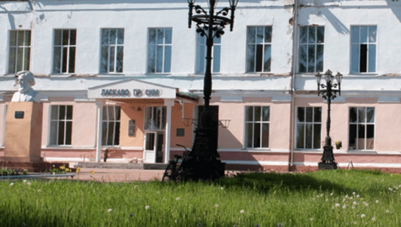 Ліцей ім.Ушинського, Новгород-Сіверський. Фото 2022 року