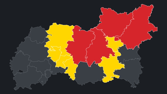 Червоним - громади у зоні активних бойових дій, жовтим - можливих бойових дій