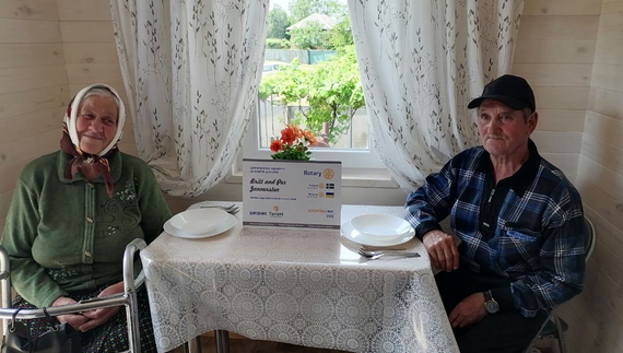 Шведське подружжя подарувало будинок для пенсіонерів з Ічнянщини