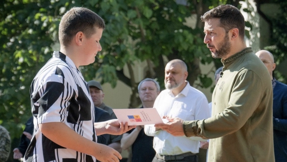 Сина загиблого оборонця Чернігова запросили у Київ на вручення паспорта