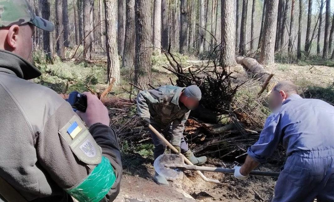 Вивіз та закопав тіла односельців у лісі: на Чернігівщині розкрито подвійне вбивство