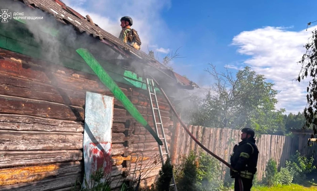Ворог атакував Чернігівщину: загинув чоловік, пожежі. Фото ДСНС