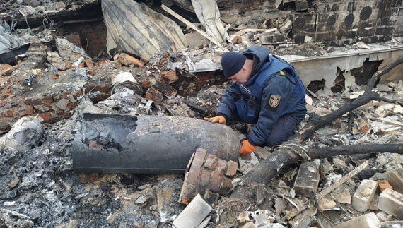 Російська авіація знищує Чернігів запальним бомбами, що прямо заборонено міжнародним правом