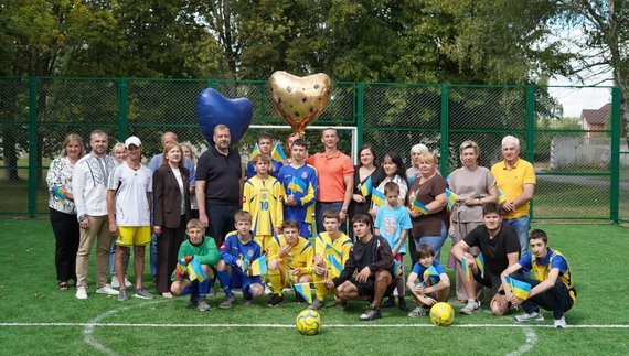 Футбольне мініполе в Чернігівському ліцеї