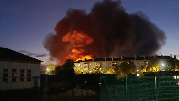 У Корюківці вигорів склад шпалер: знищено тисячі квадратів продукції