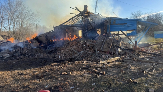 Росіяни розбомбили старостат у прикордонному селі на Чернігівщині