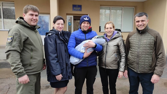 На Чернігівщині немовля народилось у поліцейському авто