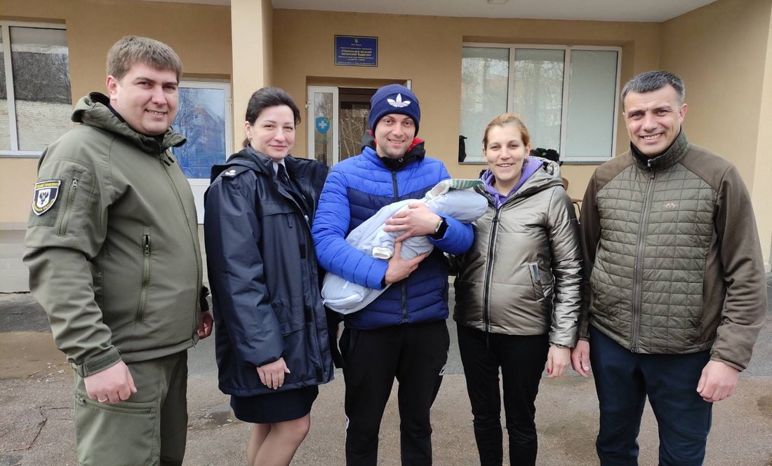 На Чернігівщині немовля народилось у поліцейському авто