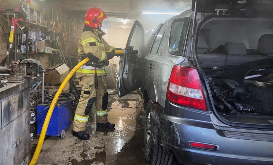 У громадах на Чернігівщині горіли декілька автомобілів: що відомо