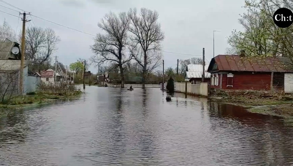 Нічого катастрофічного, городи посадимо влітку: як реагують на повінь у селах поблизу Дніпра