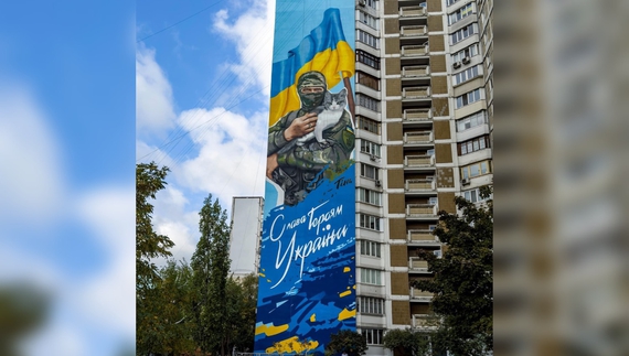Прилучанин із дружиною створили 50-метровий мурал у Києві: зобразили бійця ЗСУ