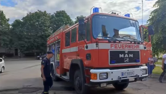 До Городні з Прикарпаття приїхало пожежне авто