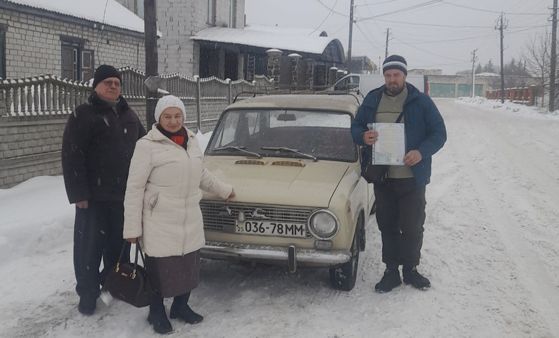 80-річна пара з Чернігівщини віддала на фронт власне авто