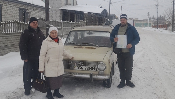 80-річна пара з Чернігівщини віддала на фронт власне авто