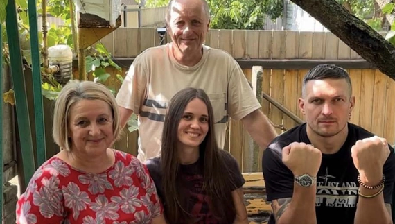 Після кожного бою Олександр Усик приїздить у село на Чернігівщині