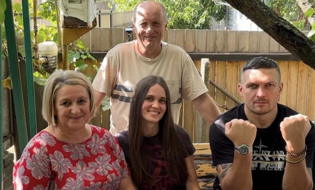 Після кожного бою Олександр Усик приїздить у село на Чернігівщині