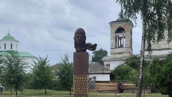 У Ніжині відреставрують памʼятник радянській льотчиці