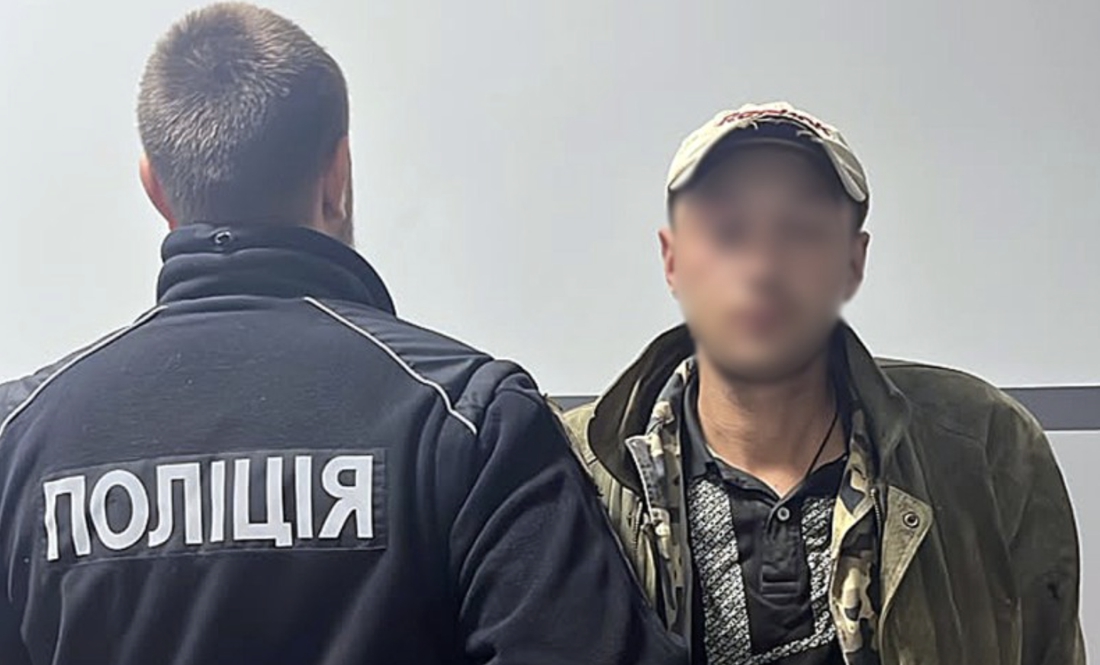 У Чернігові затримали 29-річного чоловіка, якого підозрюють у двох пограбуваннях магазинів