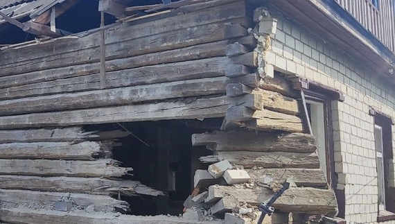 Пошкоджений обстрілом будинок у Семенівці, 20 квітня 2024 року