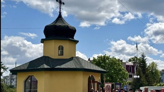 На Чернігівщині священник знайшов ікони під церквою: хто і навіщо їх покинув?