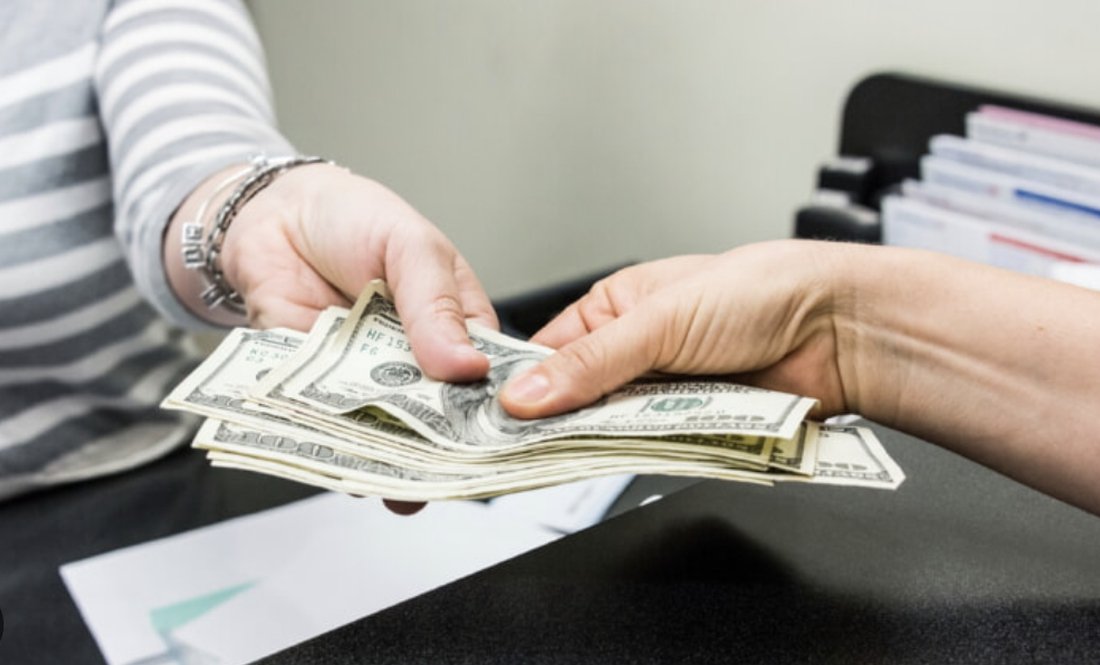 Як позичити гроші і не підставитись? Пояснюють експерти