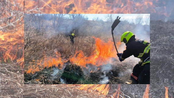 На Чернігівщині росіяни скидають запалювальну суміш із безпілотника