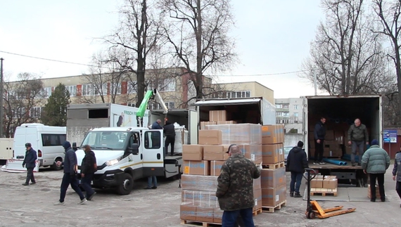 У Чернігів на 5 вантажівках прибула допомога для лікарень міста та області